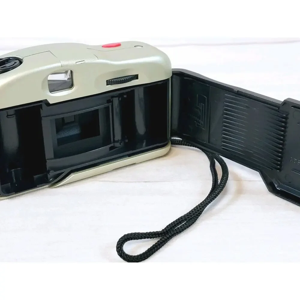 Vivitar IC 400 Point And Shoot Focus Free 35MM Camera US News NEW in Box